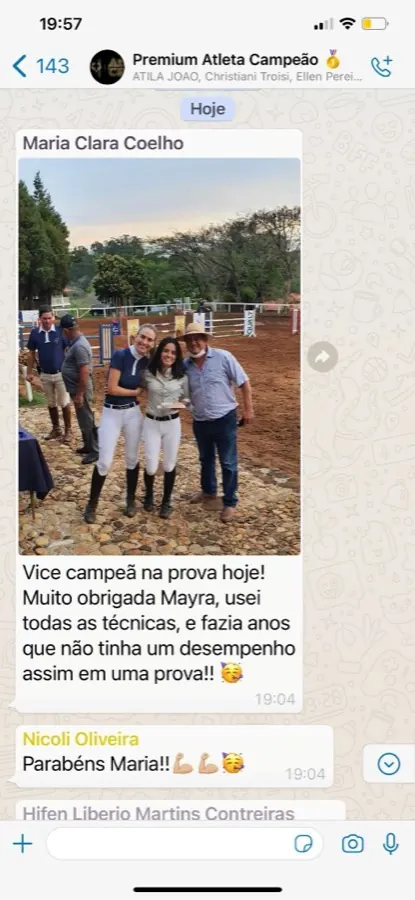 Maria Clara Coelho agradece a Mayra após se tornar vice-campeã usando as técnicas nas provas de hipismo